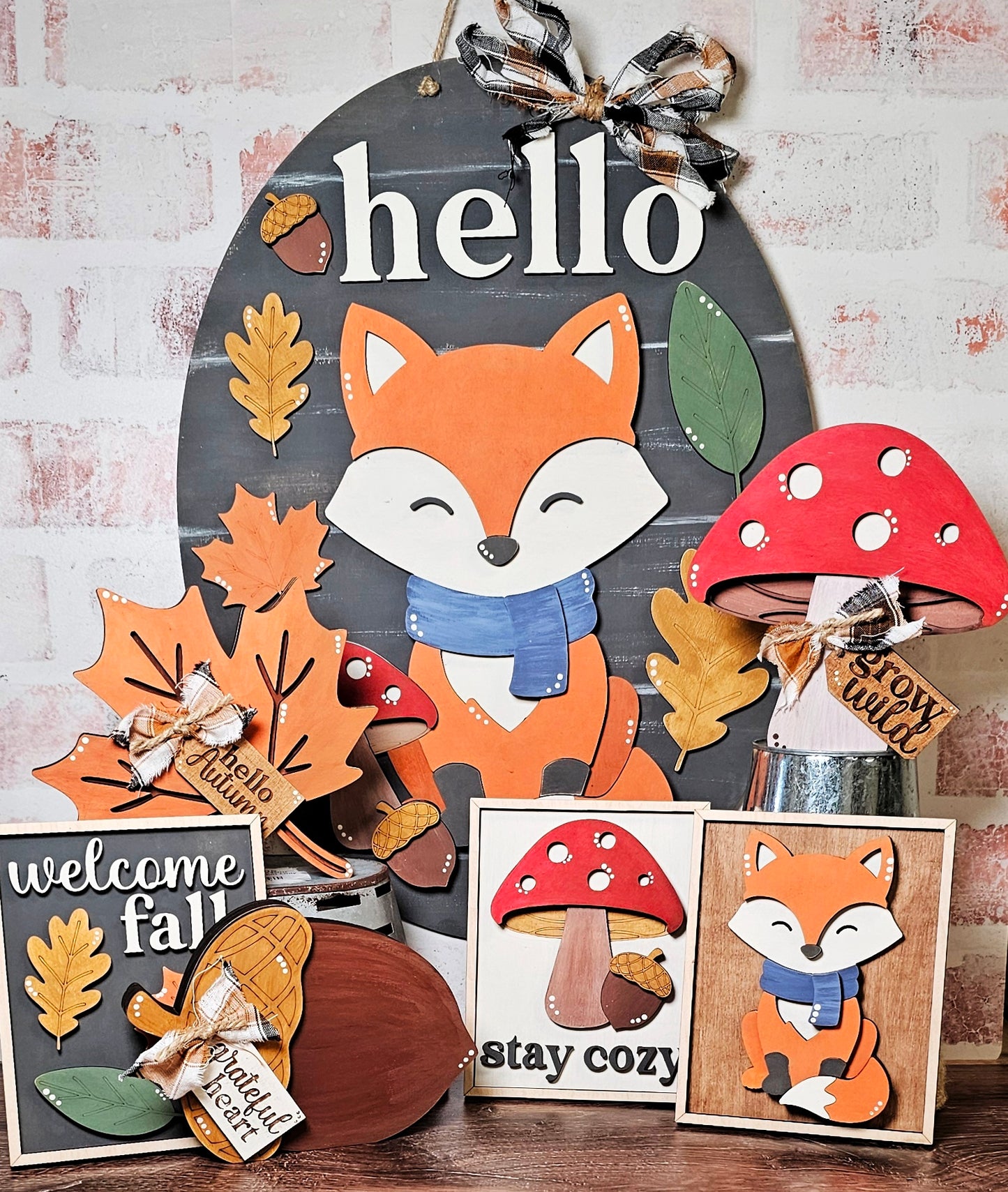 DIY Chunky Hello Autumn Leaf Shelf Sitter